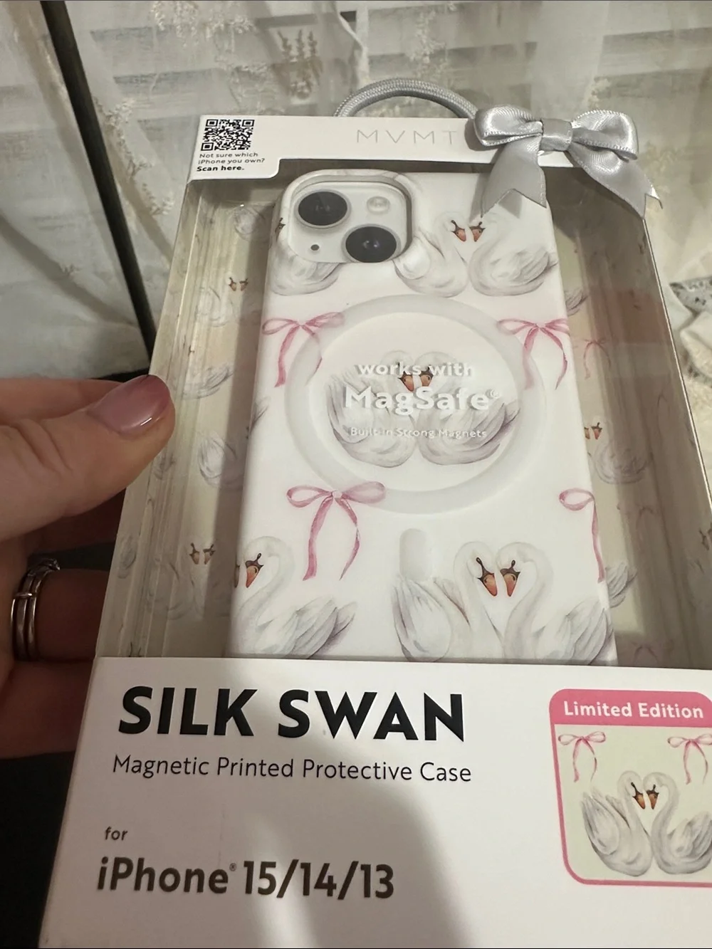 MVMT silk swan  iPhone 15/14/13 magnetic case